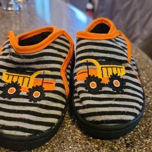 Boys house slippers size 9/10